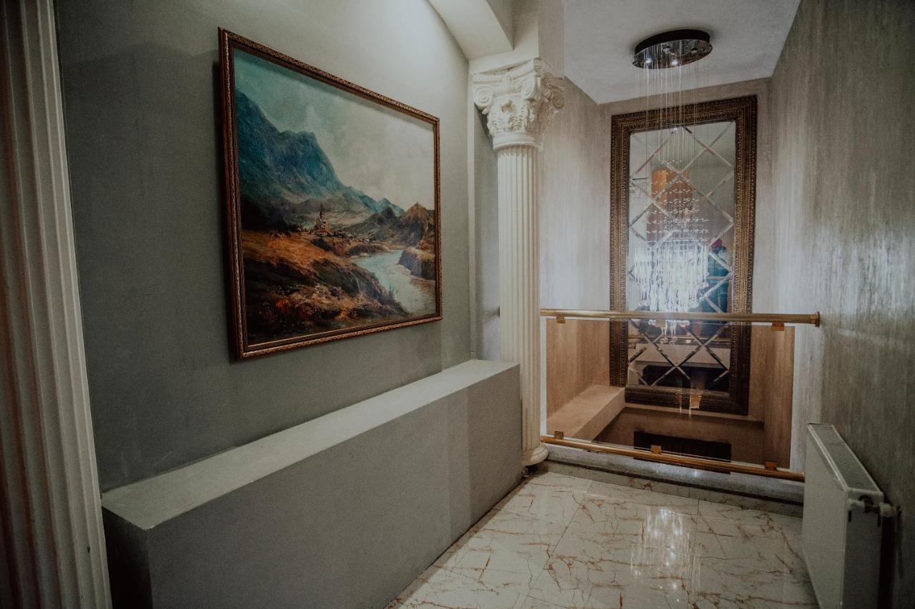 Discovery Hotel Koutaïssi Extérieur photo